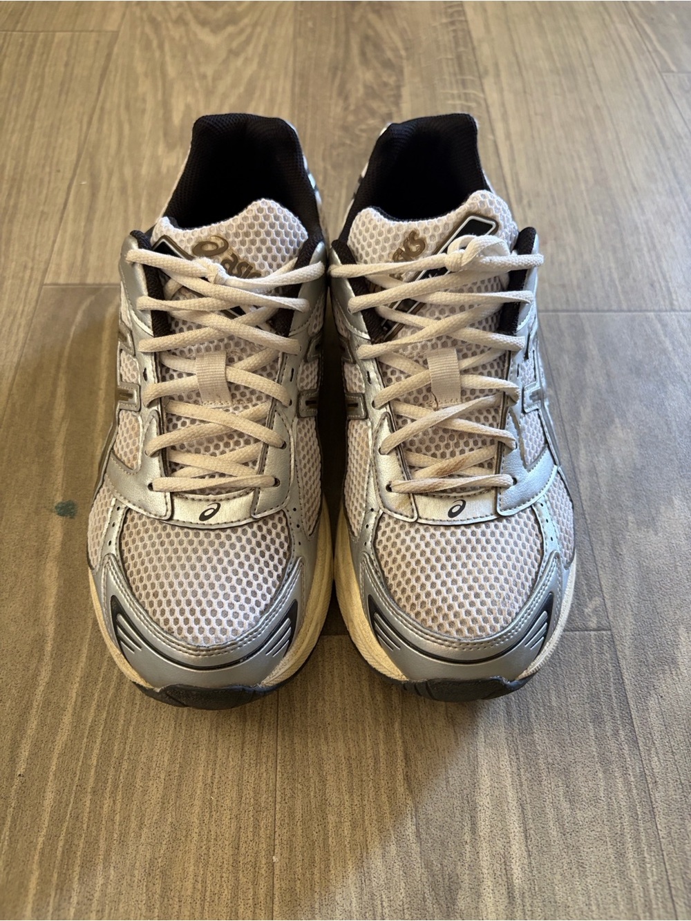 Asics Men's Silver and White Athletic Running Sneakers US Size 9.5